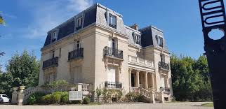 Le bâtiment du cabinet d’hypnose à Chantilly